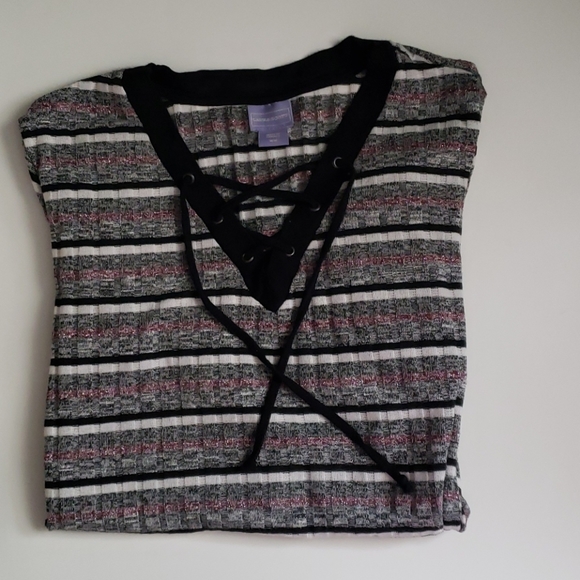 LAURA SCOTT STRIPED LONG SLEEVE TOP - Picture 2 of 2